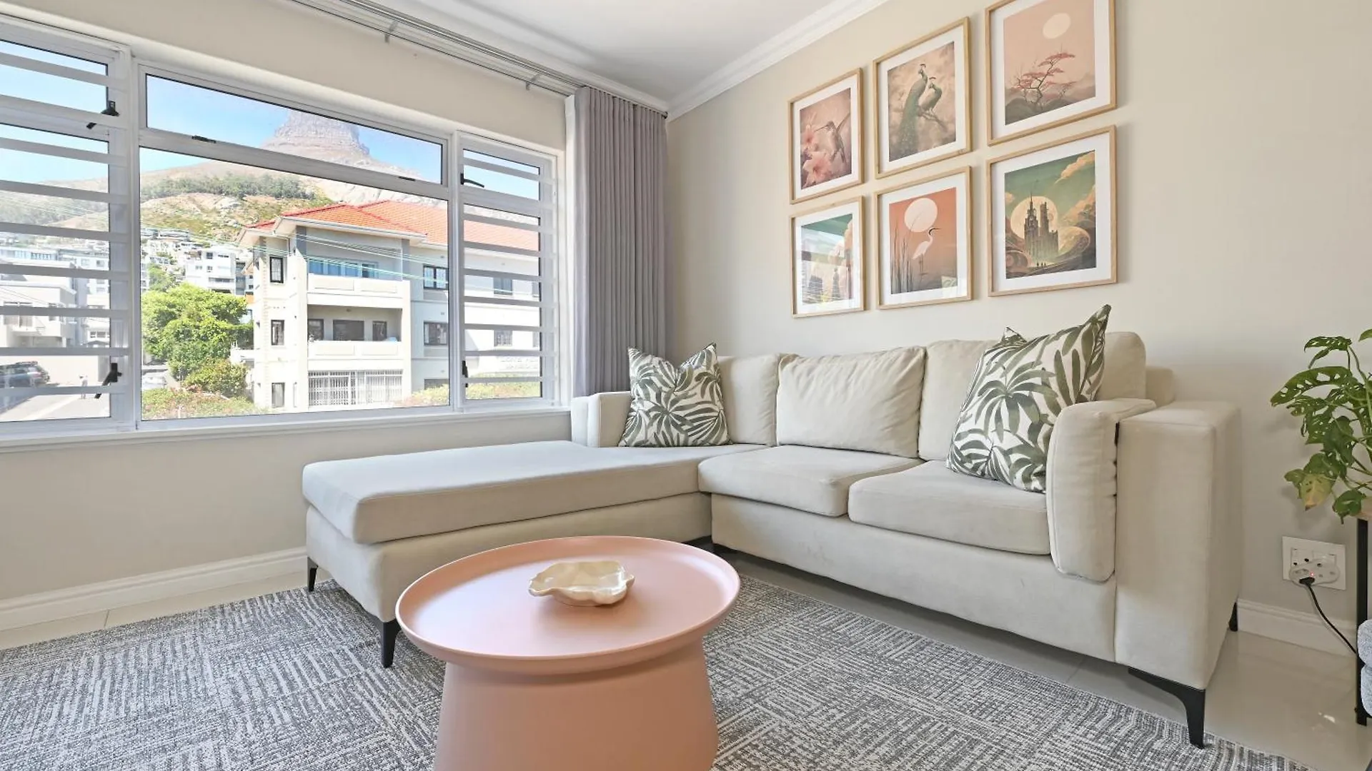 Modern Apt With Beautiful Views And Short Walk To Beach Κέιπ Τάουν