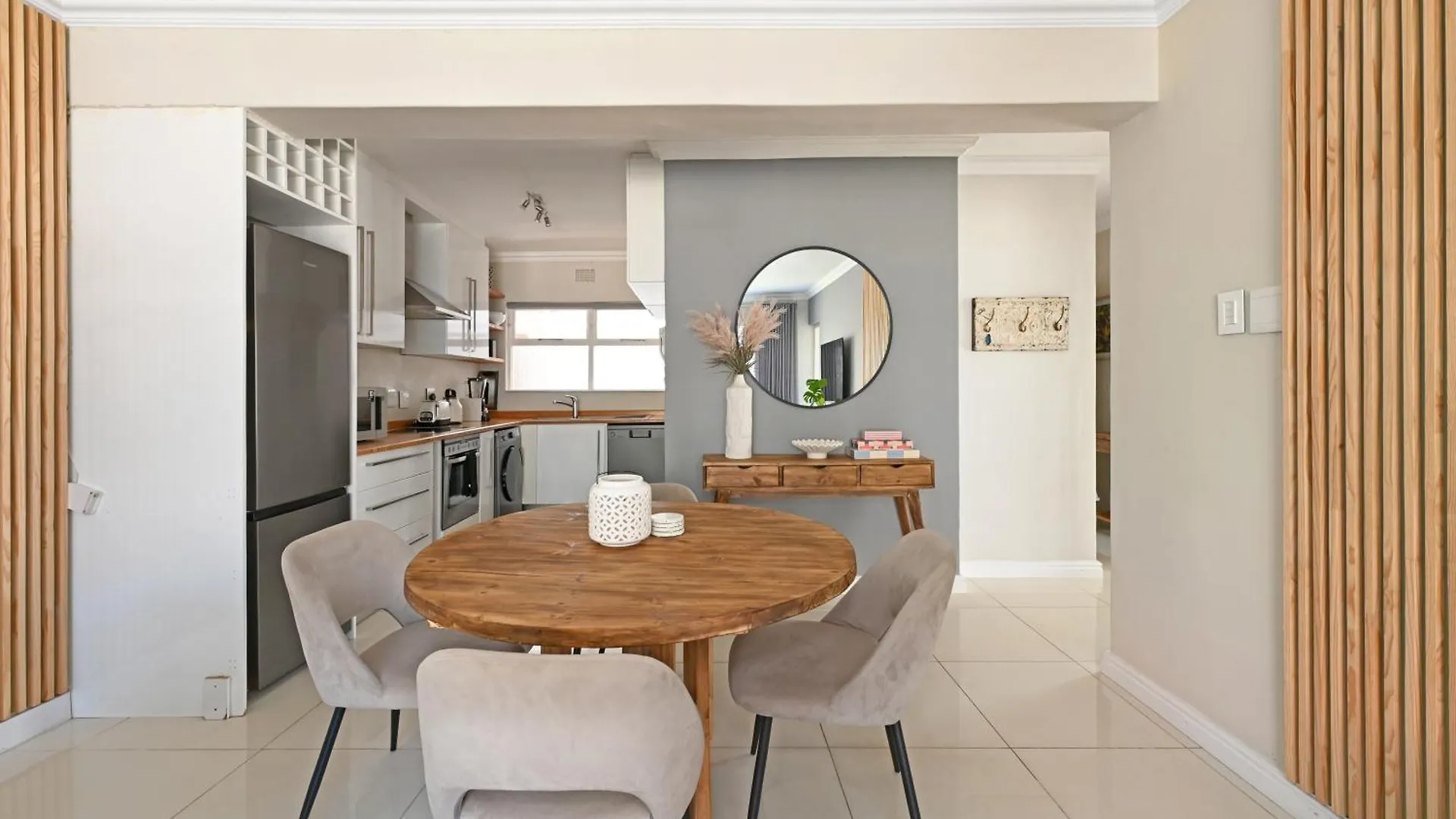 Appartamento Modern Apt With Beautiful Views And Short Walk To Beach Città del Capo